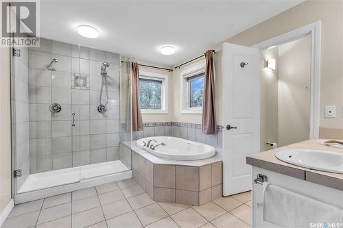 422 Beechmont Place, Saskatoon, SK - Indoor Photo Showing Bathroom