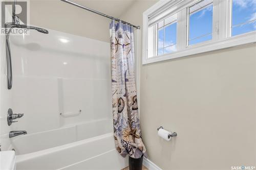 422 Beechmont Place, Saskatoon, SK - Indoor Photo Showing Bathroom