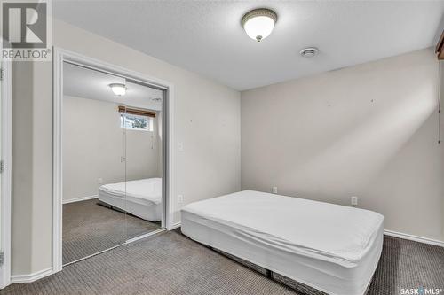 422 Beechmont Place, Saskatoon, SK - Indoor Photo Showing Bedroom