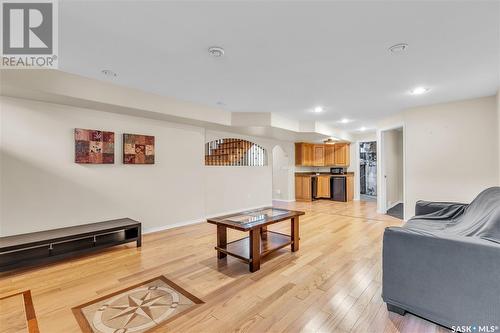 422 Beechmont Place, Saskatoon, SK - Indoor Photo Showing Living Room