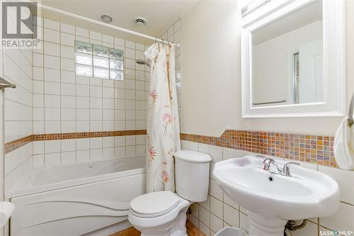 422 Beechmont Place, Saskatoon, SK - Indoor Photo Showing Bathroom