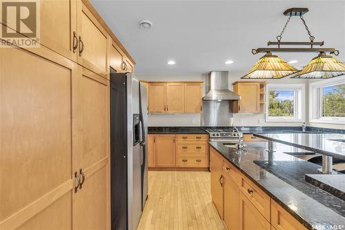 422 Beechmont Place, Saskatoon, SK - Indoor Photo Showing Kitchen With Double Sink