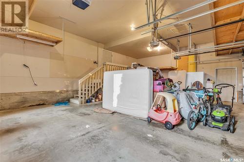 422 Beechmont Place, Saskatoon, SK - Indoor Photo Showing Garage