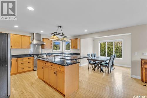 422 Beechmont Place, Saskatoon, SK - Indoor Photo Showing Kitchen