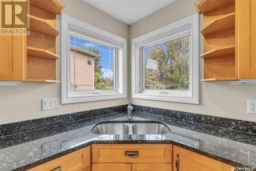 422 Beechmont Place, Saskatoon, SK - Indoor Photo Showing Kitchen With Double Sink