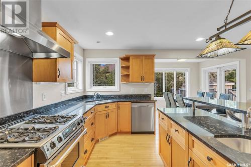 422 Beechmont Place, Saskatoon, SK - Indoor Photo Showing Kitchen