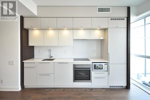 1406 - 15 Grenville Street, Toronto (Bay Street Corridor), ON - Indoor Photo Showing Kitchen