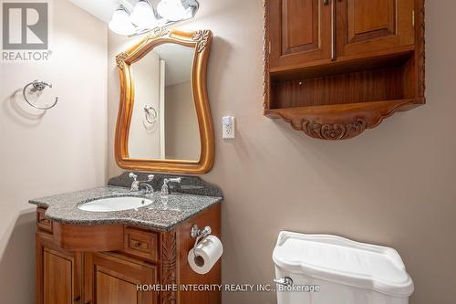 30 Montebello Terrace, New Tecumseth, ON - Indoor Photo Showing Bathroom