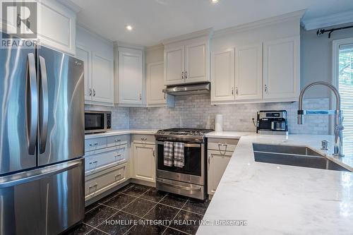 30 Montebello Terrace, New Tecumseth, ON - Indoor Photo Showing Kitchen With Double Sink With Upgraded Kitchen