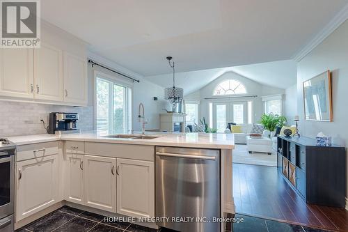 30 Montebello Terrace, New Tecumseth, ON - Indoor Photo Showing Kitchen