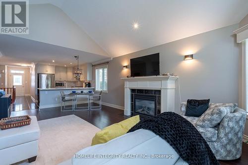 30 Montebello Terrace, New Tecumseth, ON - Indoor Photo Showing Living Room With Fireplace