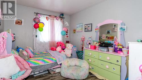 321 St Vincent Street, Barrie (Wellington), ON - Indoor Photo Showing Bedroom