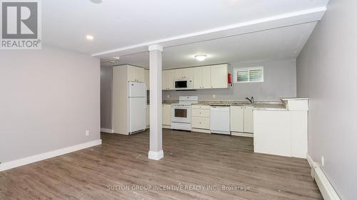 321 St Vincent Street, Barrie (Wellington), ON - Indoor Photo Showing Kitchen