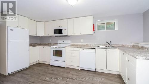 321 St Vincent Street, Barrie (Wellington), ON - Indoor Photo Showing Kitchen