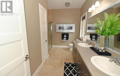 122 1/2 Centennial Avenue, St. Thomas, ON - Indoor Photo Showing Bathroom