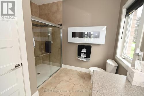 122 1/2 Centennial Avenue, St. Thomas, ON - Indoor Photo Showing Bathroom