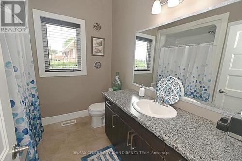 122 1/2 Centennial Avenue, St. Thomas, ON - Indoor Photo Showing Bathroom