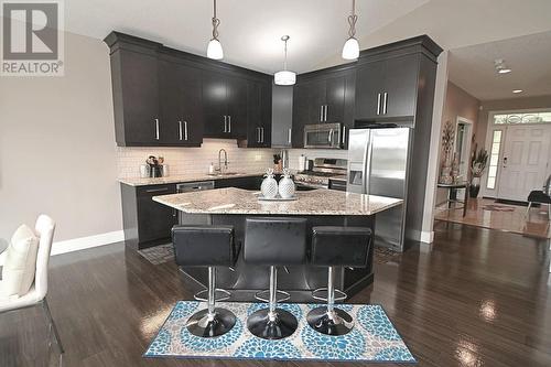 122 1/2 Centennial Avenue, St. Thomas, ON - Indoor Photo Showing Kitchen With Upgraded Kitchen