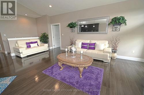 122 1/2 Centennial Avenue, St. Thomas, ON - Indoor Photo Showing Living Room