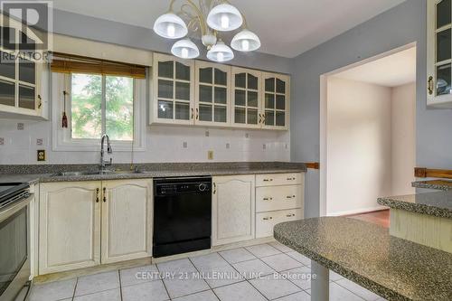 24 Coles Street, Barrie (Sunnidale), ON - Indoor Photo Showing Kitchen