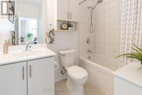 Gph4 - 111 Worsley Street, Barrie (City Centre), ON - Indoor Photo Showing Bathroom