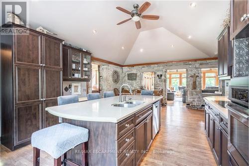 769 Old York Road, Burlington (Grindstone), ON - Indoor Photo Showing Kitchen With Double Sink