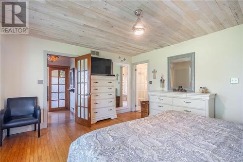 769 Old York Road, Burlington (Grindstone), ON - Indoor Photo Showing Bedroom