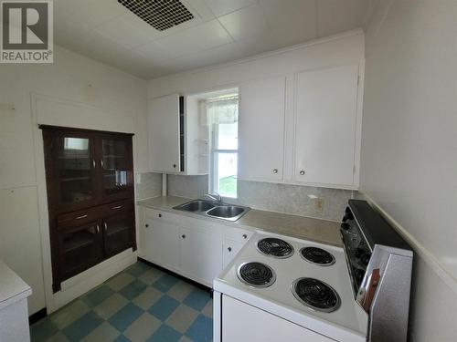 40 Church Street, Eastport, NL - Indoor Photo Showing Kitchen With Double Sink