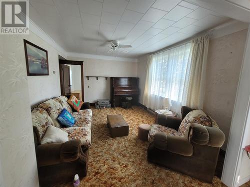 40 Church Street, Eastport, NL - Indoor Photo Showing Living Room