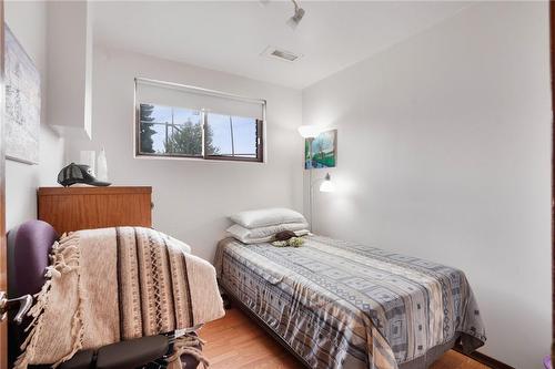 72 Eastbury Drive, Hamilton, ON - Indoor Photo Showing Bedroom