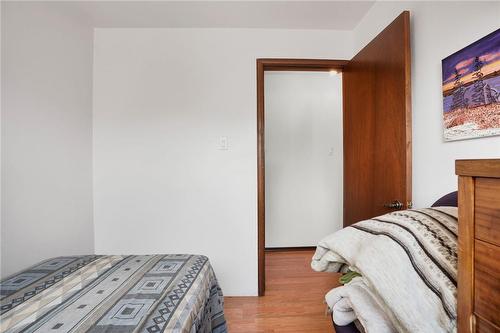 72 Eastbury Drive, Hamilton, ON - Indoor Photo Showing Bedroom