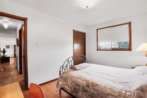 72 Eastbury Drive, Hamilton, ON - Indoor Photo Showing Bedroom