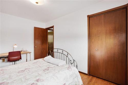 72 Eastbury Drive, Hamilton, ON - Indoor Photo Showing Bedroom