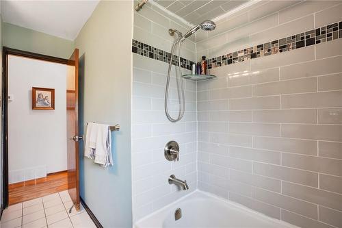 72 Eastbury Drive, Hamilton, ON - Indoor Photo Showing Bathroom