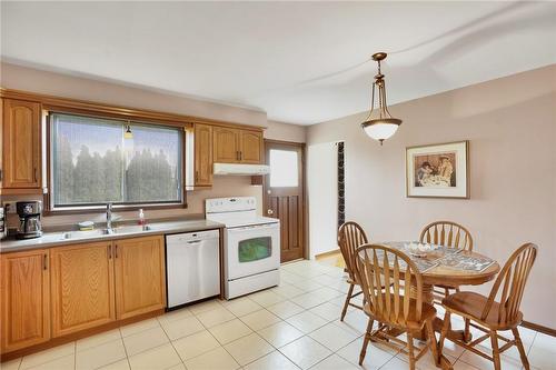 72 Eastbury Drive, Hamilton, ON - Indoor Photo Showing Kitchen