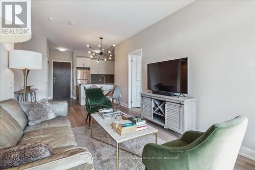 302 - 216 Oak Park Boulevard, Oakville (Uptown Core), ON - Indoor Photo Showing Living Room