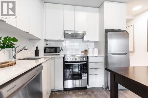 210 - 120 Canon Jackson Drive, Toronto (Beechborough-Greenbrook), ON - Indoor Photo Showing Kitchen