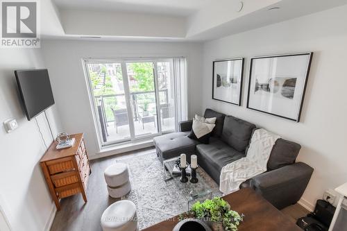 210 - 120 Canon Jackson Drive, Toronto (Beechborough-Greenbrook), ON - Indoor Photo Showing Living Room