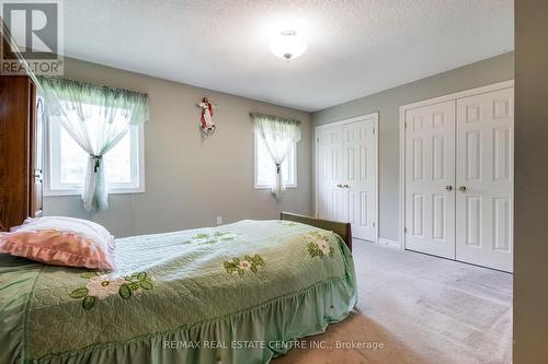 1075 Johnson'S Lane, Mississauga (Clarkson), ON - Indoor Photo Showing Bedroom