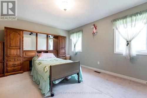 1075 Johnson'S Lane, Mississauga (Clarkson), ON - Indoor Photo Showing Bedroom