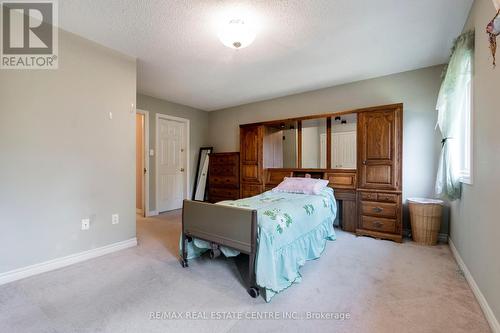 1075 Johnson'S Lane, Mississauga (Clarkson), ON - Indoor Photo Showing Bedroom