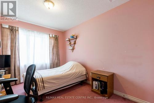 1075 Johnson'S Lane, Mississauga (Clarkson), ON - Indoor Photo Showing Bedroom