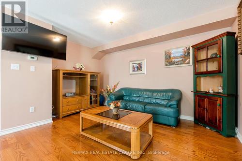 1075 Johnson'S Lane, Mississauga (Clarkson), ON - Indoor Photo Showing Living Room