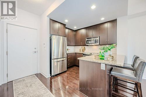 715 - 551 Maple Avenue, Burlington (Brant), ON - Indoor Photo Showing Kitchen With Stainless Steel Kitchen With Upgraded Kitchen