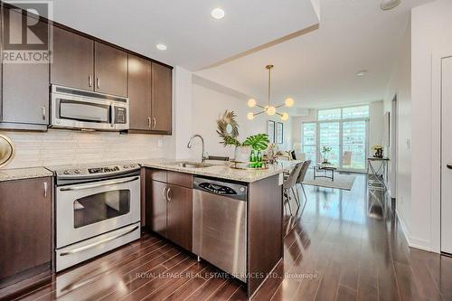 715 - 551 Maple Avenue, Burlington (Brant), ON - Indoor Photo Showing Kitchen With Stainless Steel Kitchen With Upgraded Kitchen