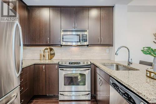 715 - 551 Maple Avenue, Burlington (Brant), ON - Indoor Photo Showing Kitchen With Stainless Steel Kitchen With Upgraded Kitchen