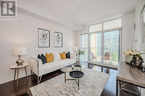 715 - 551 Maple Avenue, Burlington (Brant), ON - Indoor Photo Showing Living Room