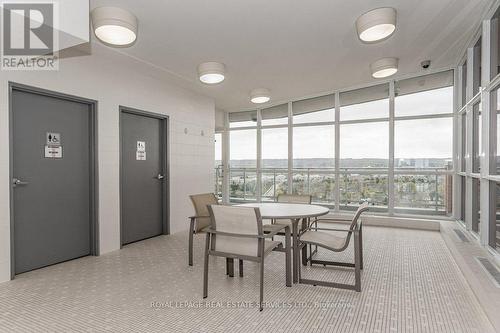 715 - 551 Maple Avenue, Burlington (Brant), ON - Indoor Photo Showing Dining Room