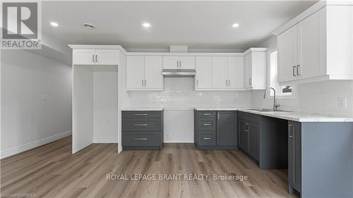 A - 24 Balfour Street, Brantford, ON - Indoor Photo Showing Kitchen