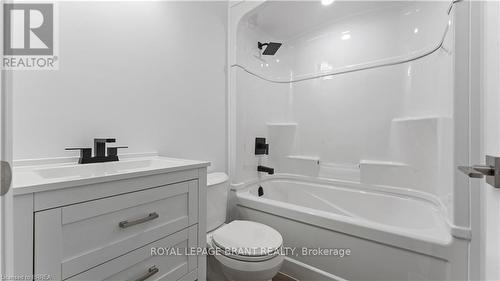 A - 24 Balfour Street, Brantford, ON - Indoor Photo Showing Bathroom